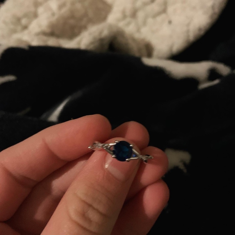 RINGS - Picture 6 of 8